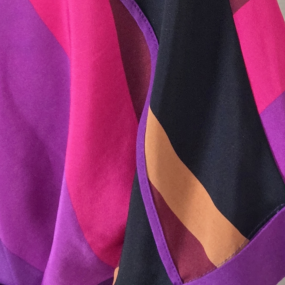 New York & Co Kaftan Style V-Neck Top Chevron Multicolor, Belted, Cuffed Sleeves - Picture 5 of 8